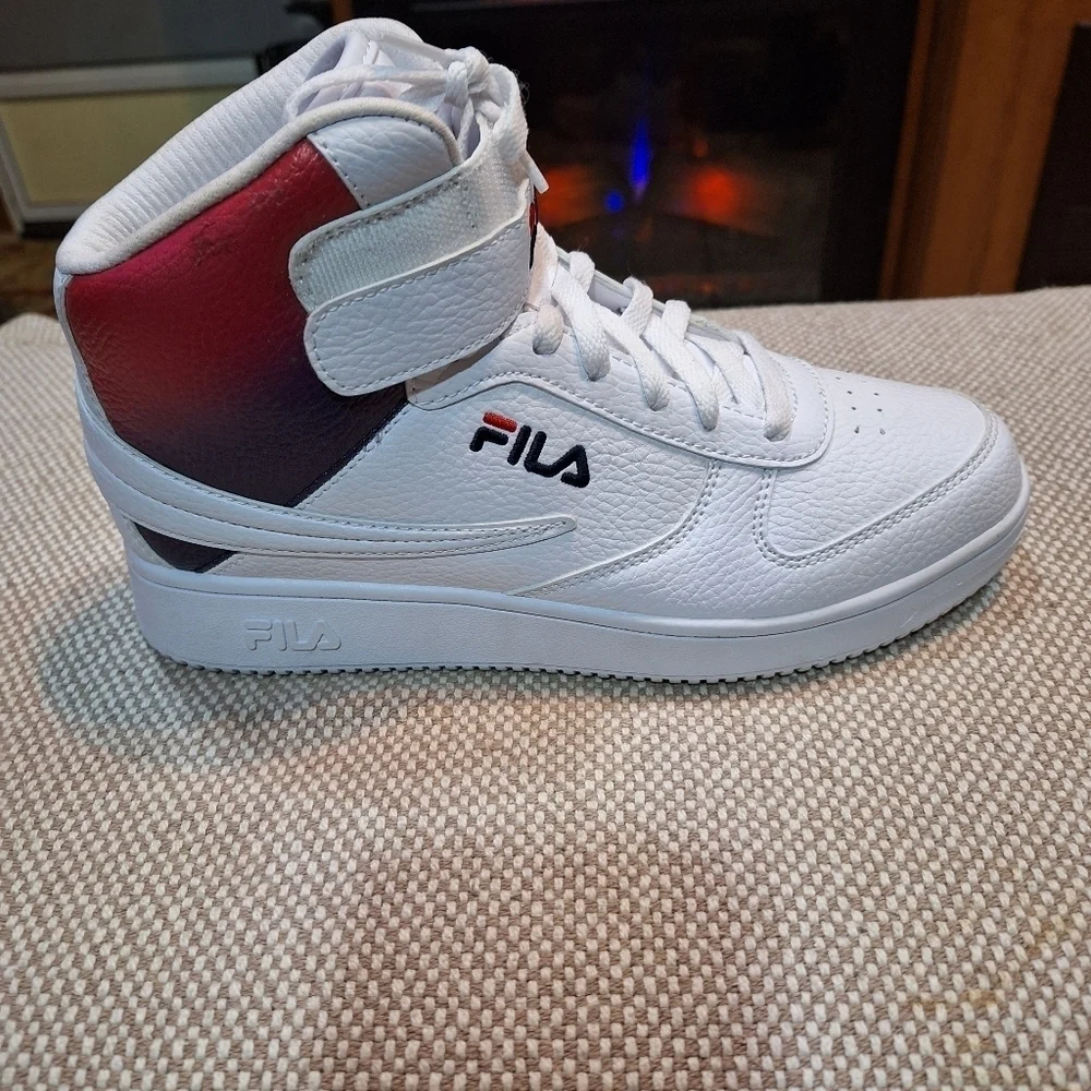 Fila High Tops men's size 7.5 NWOT. White with red ombre accent.